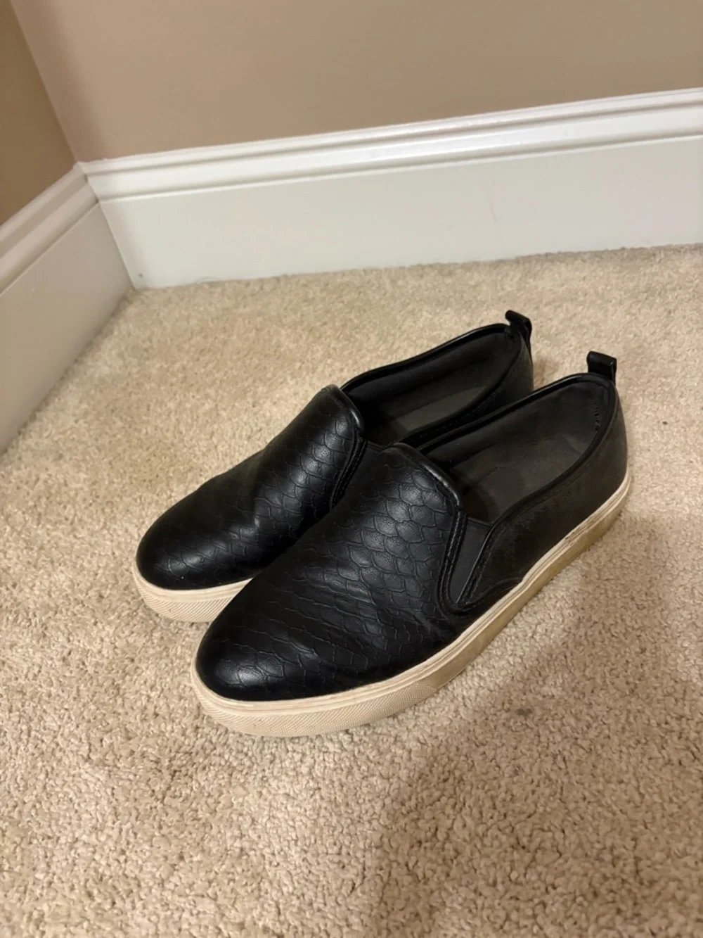 Women’s Aldo Black Slip-On Casual Sneakers Size 9